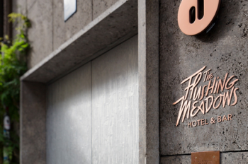The Flushing Meadows Hotel & Bar - Service